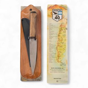 Cuchillo Inoxidable con Vaina de Cuero y Tabla alistonada en Blister