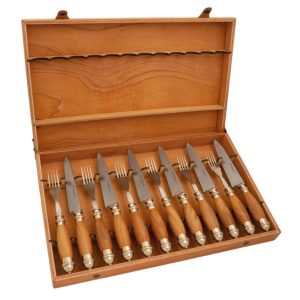 Juego De Cubiertos Linea Fina Madera Con Alpaca 2 Virolas Soaje Labrada 12 Piezas En Caja De Madera Cedro Lustrado, Pampeana