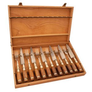 Juego De Cubiertos Linea Fina Madera Y Alpaca Virolas Larga 12 Piezas En Caja De Madera Cedro Lustrado, Pampeana